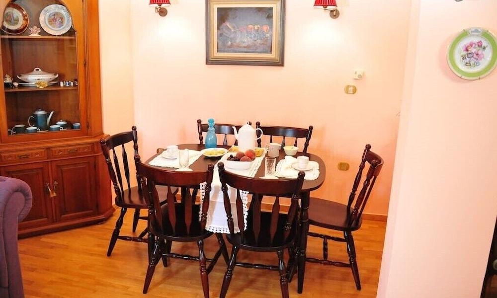 Alexandra's Art Apartment