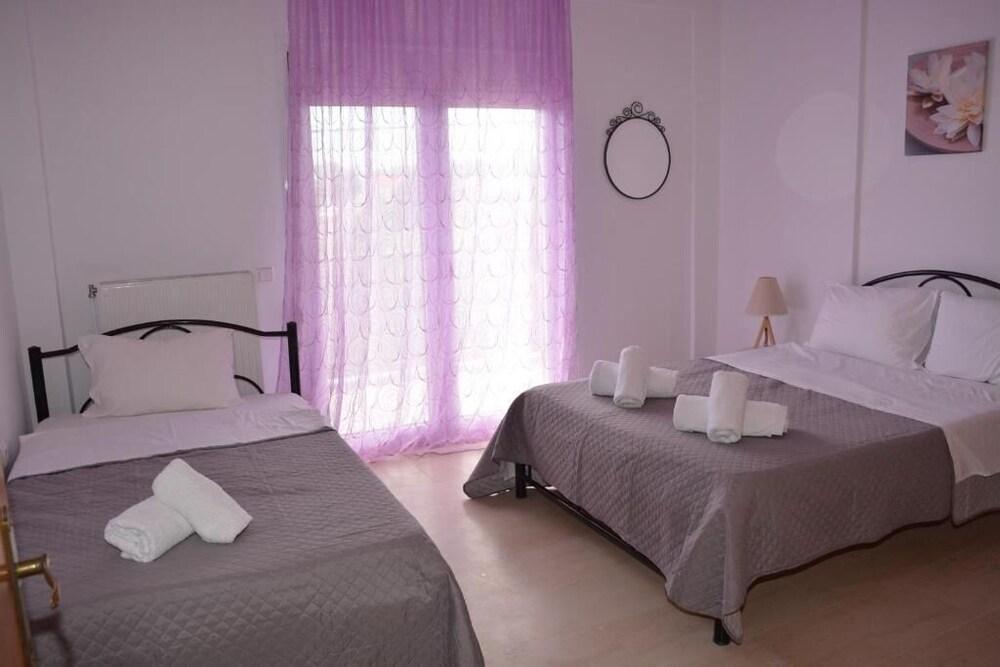 Gatos Village Studios & Apartments