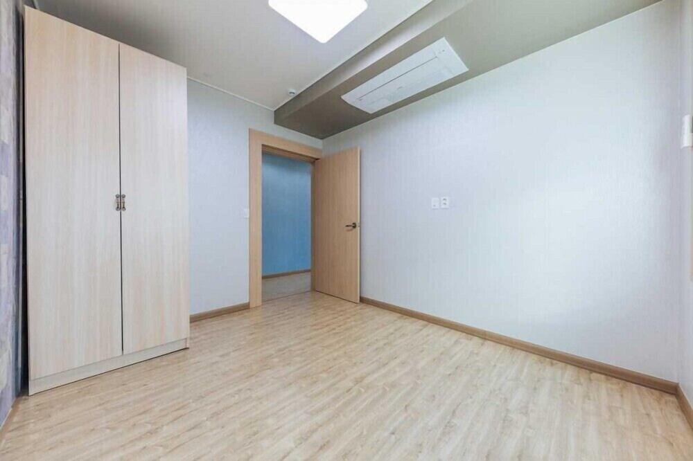 Nuri (Blue Road Town Pension