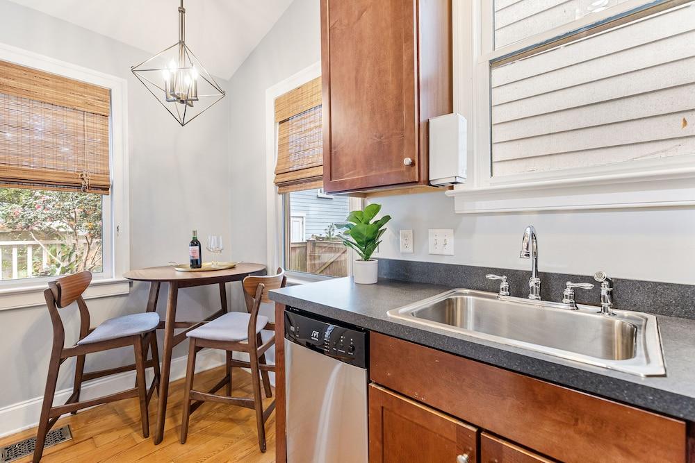 Spacious Apartment Downtown