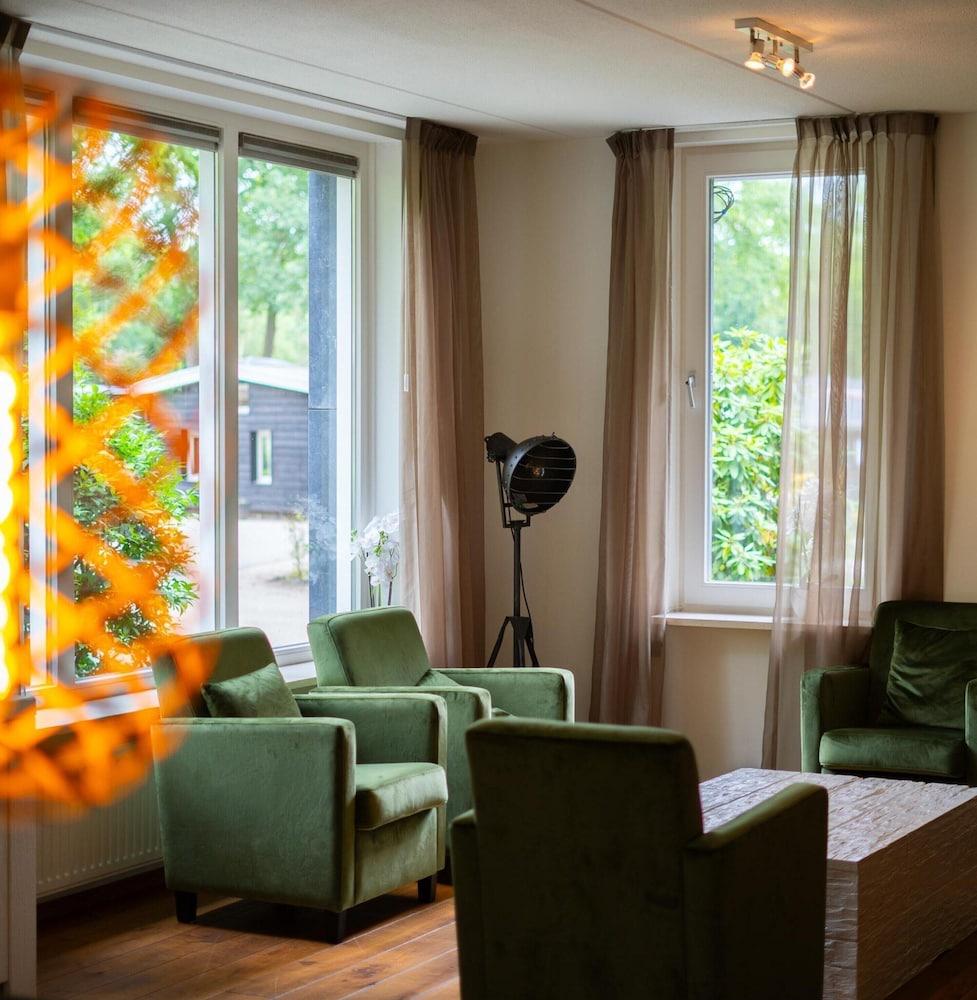 Spacious Villa in Hoenderloo