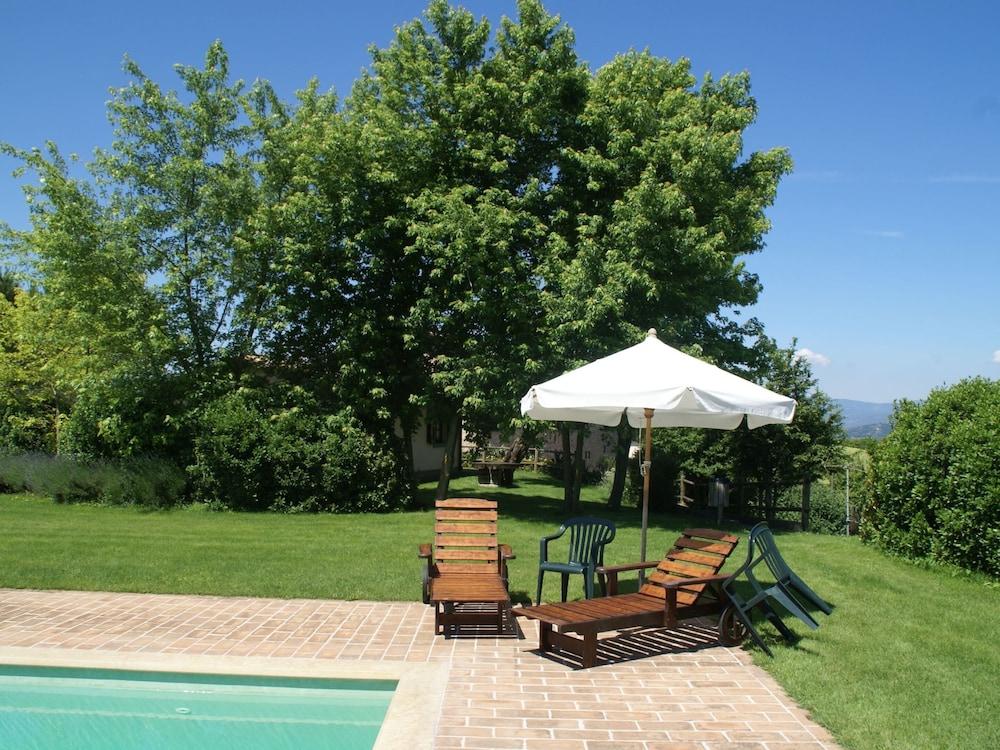 Holiday Home in Montone With Pool & Terrace