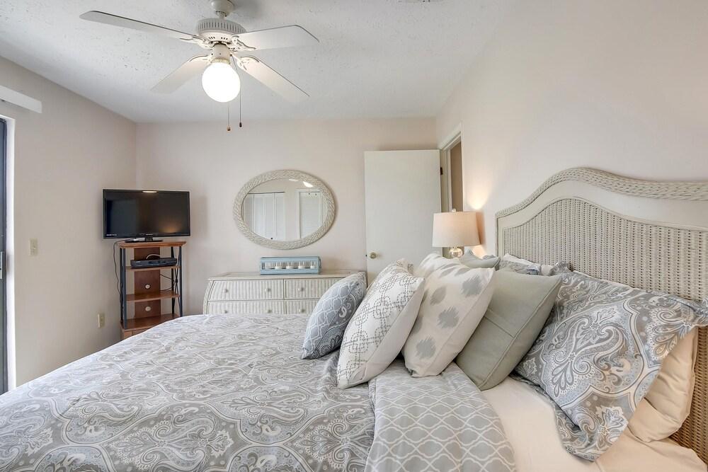 Southwind by Book That Condo