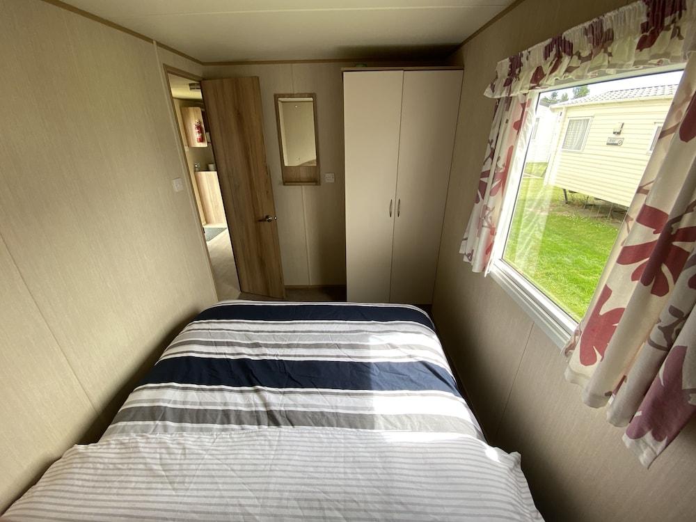 3 Bed 8 Berth Caravan in California Cliffs - D53