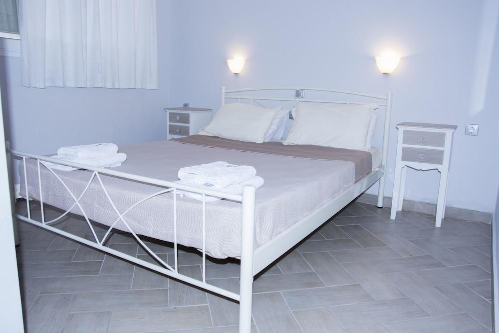 George House Apartments & Villa