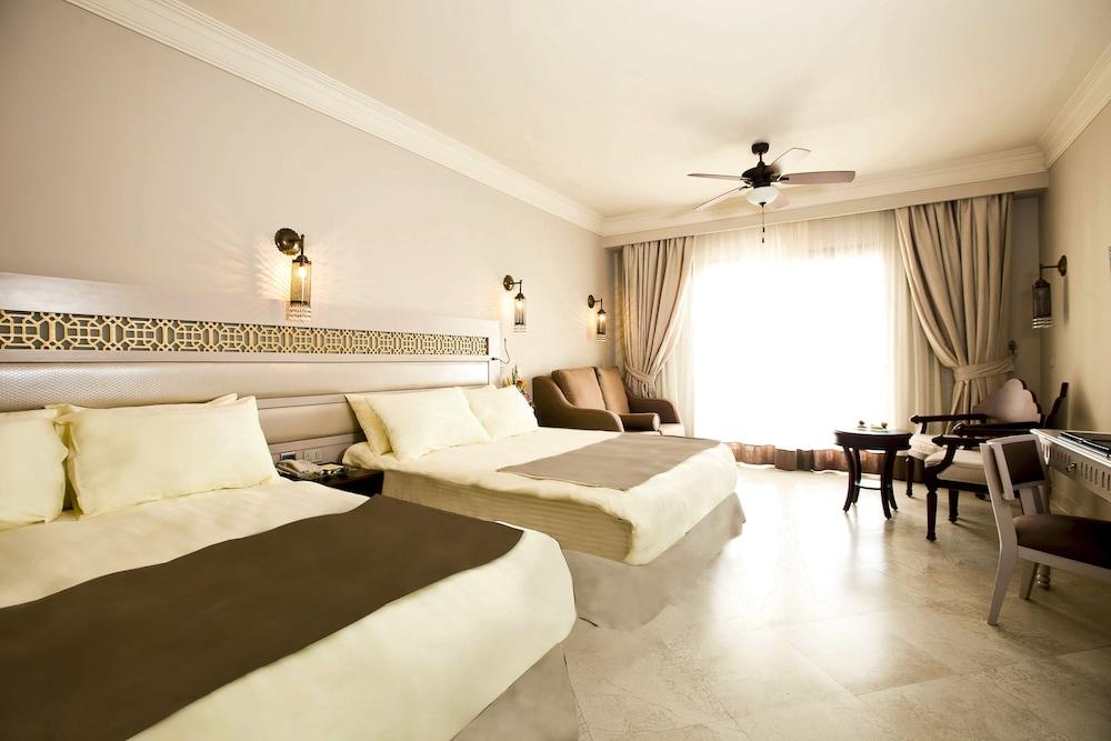 SUNRISE Arabian Beach Resort