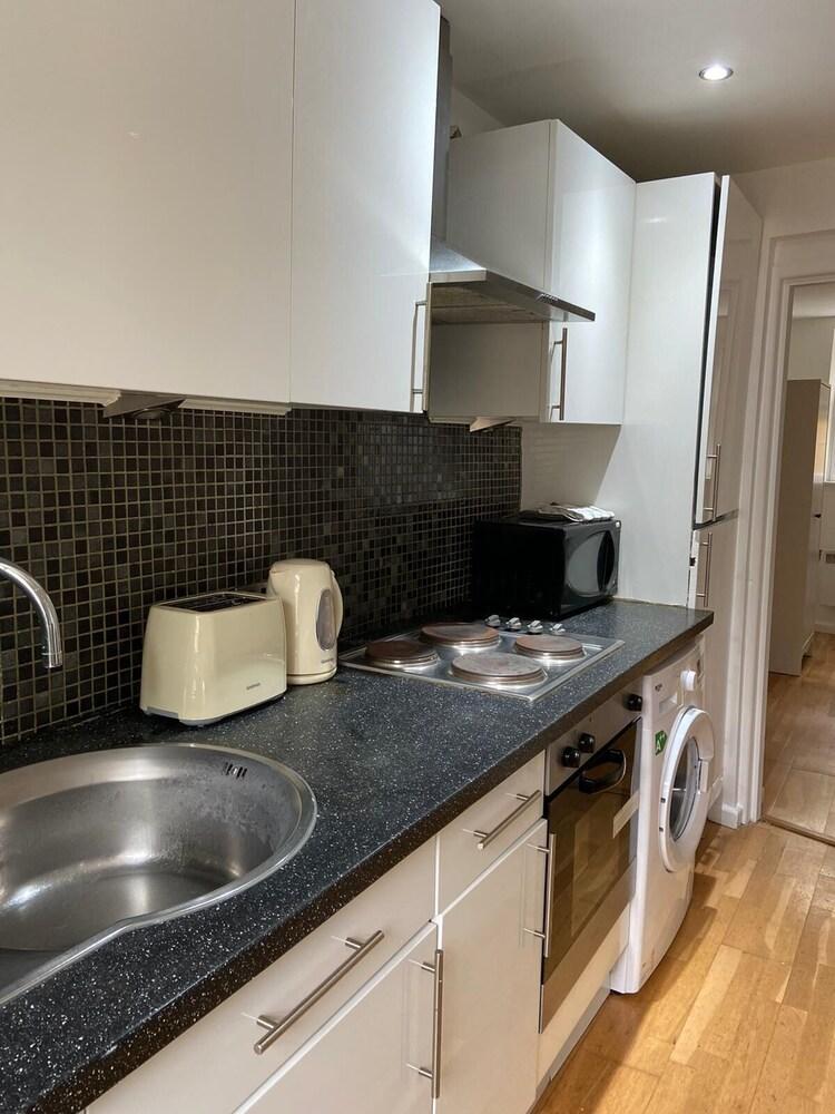 Modern 1 Bed Apartment