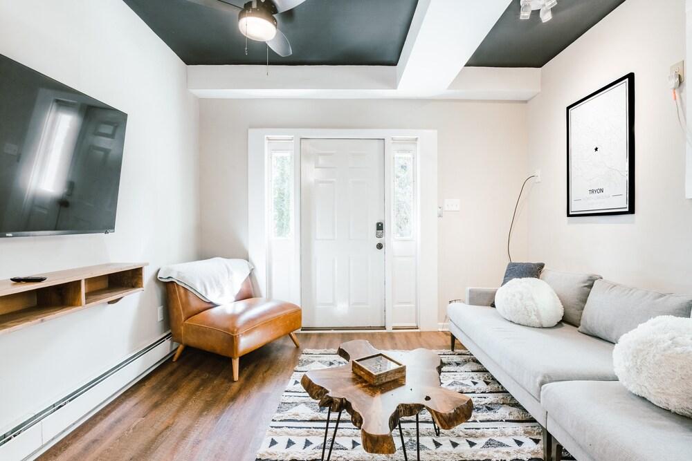 Tryon's Treasure ~ Walk to D-twn Tryon ~ Disney+