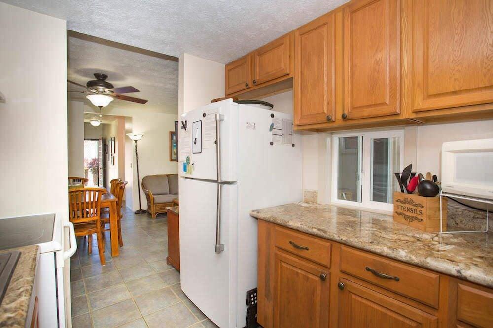 Surf & Racquet Club #24