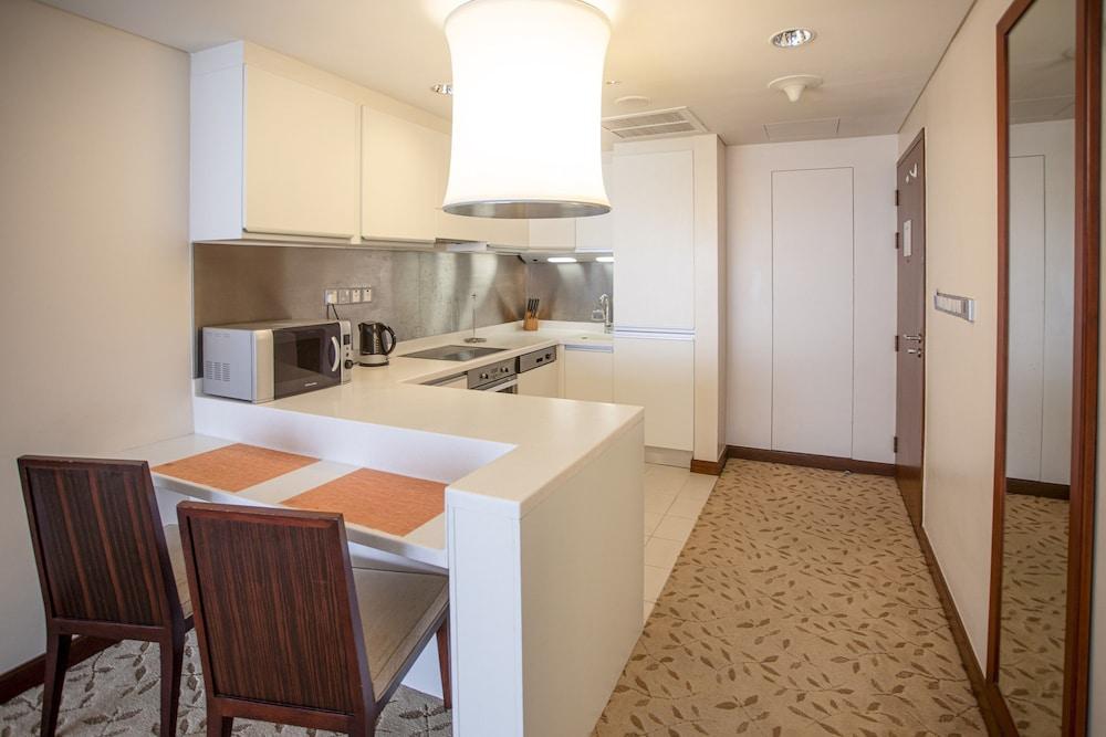Spacious Studio Partial Burjview at The Address Dubai Mall