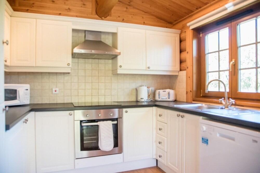 Ash Lodge With Hot Tub, Kingfishers