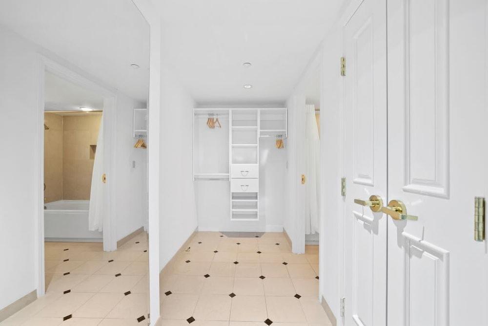 Spacious Boardwalk 2BR 3BA Condo by Cozysuites