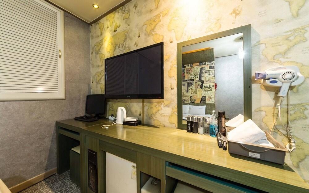 Anshan Jungang Station Chocolate