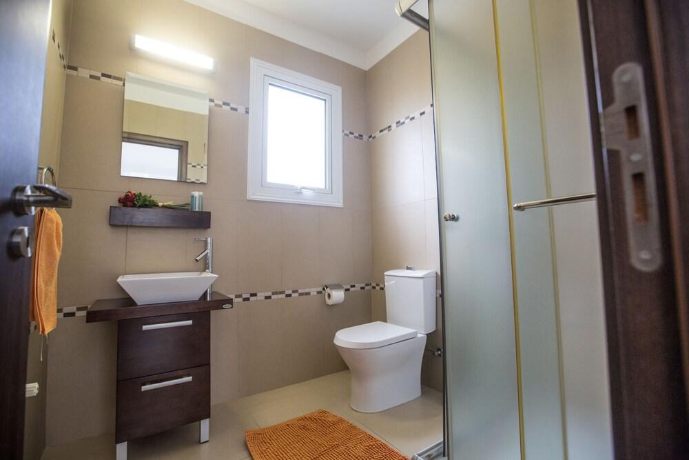 Villa Carmen,2 Minute Walk To Beach