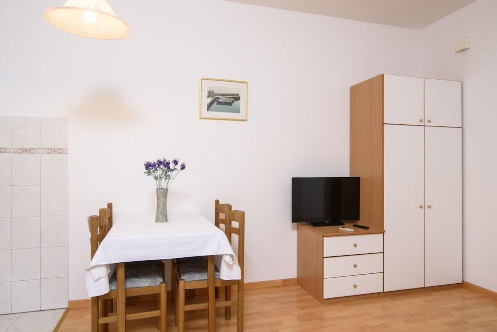 A2-apt w. Shared Pool & Balcony,next to the Beach