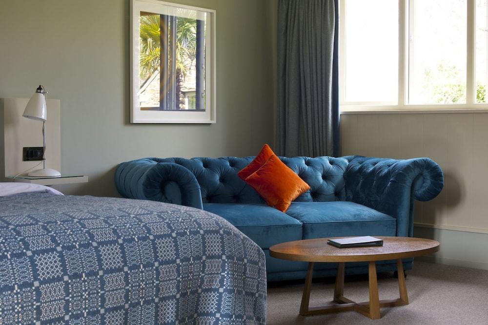 The Plume of Feathers