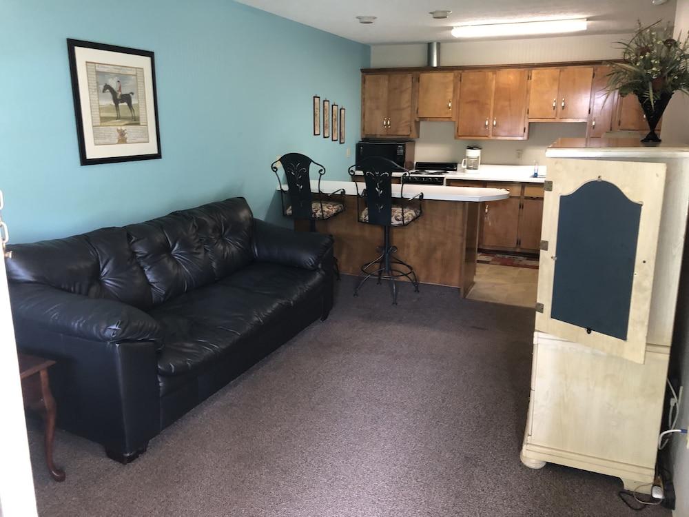 The Tompkinsville Inn