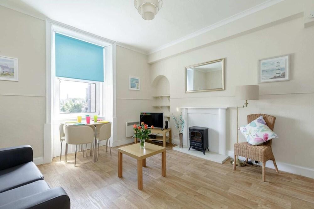 Spacious and Homely One Bedroom Flat in Edinburgh
