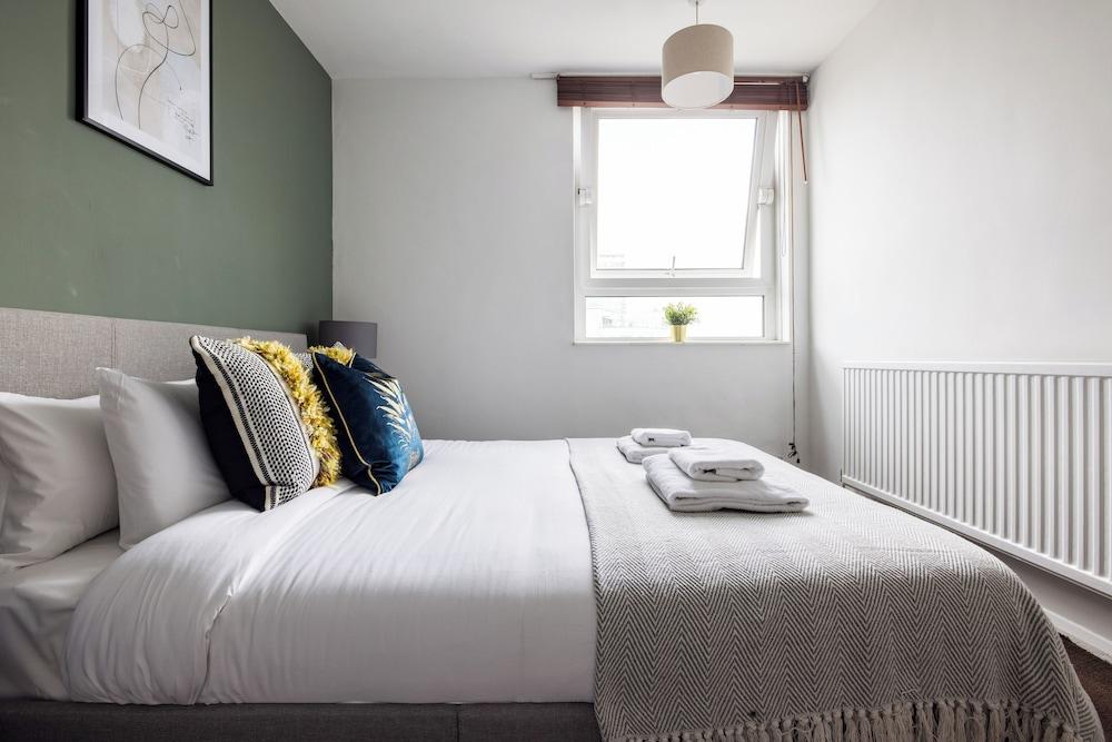 Stunning 2 Bed Flat near Tower Bridge