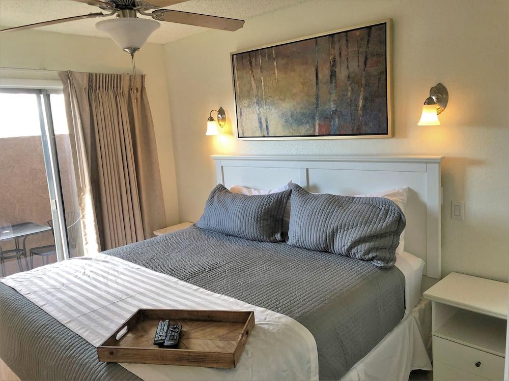 208 Fully Furnished 1BR Suite-Prime Location! by RedAwning