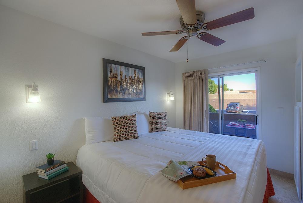 208 Fully Furnished 1BR Suite-Prime Location! by RedAwning