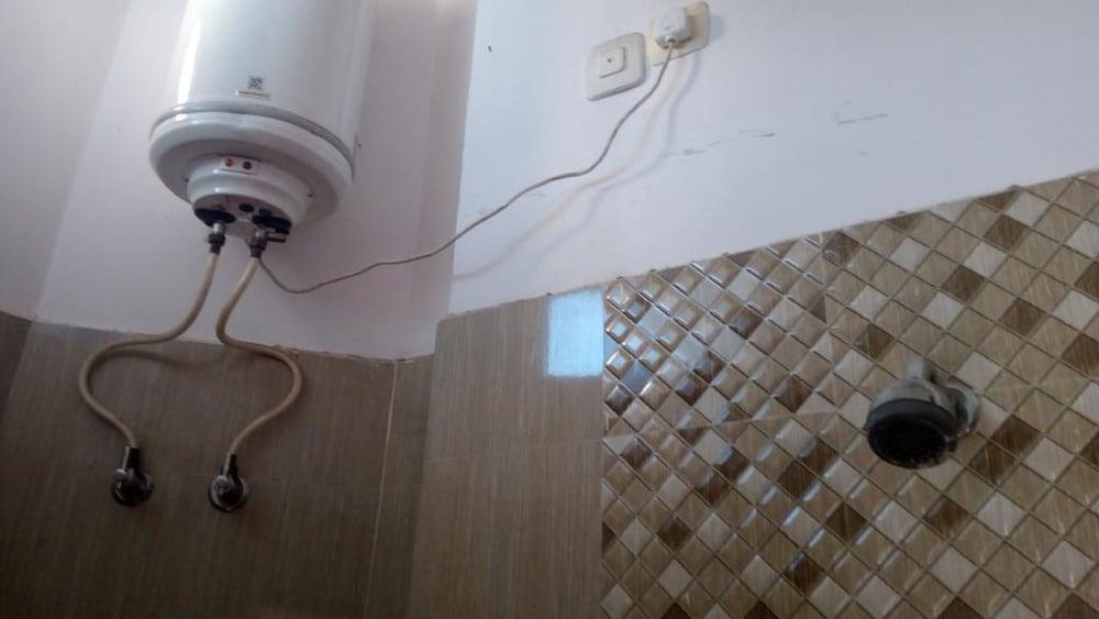 Goroomgo Esan House Varanasi