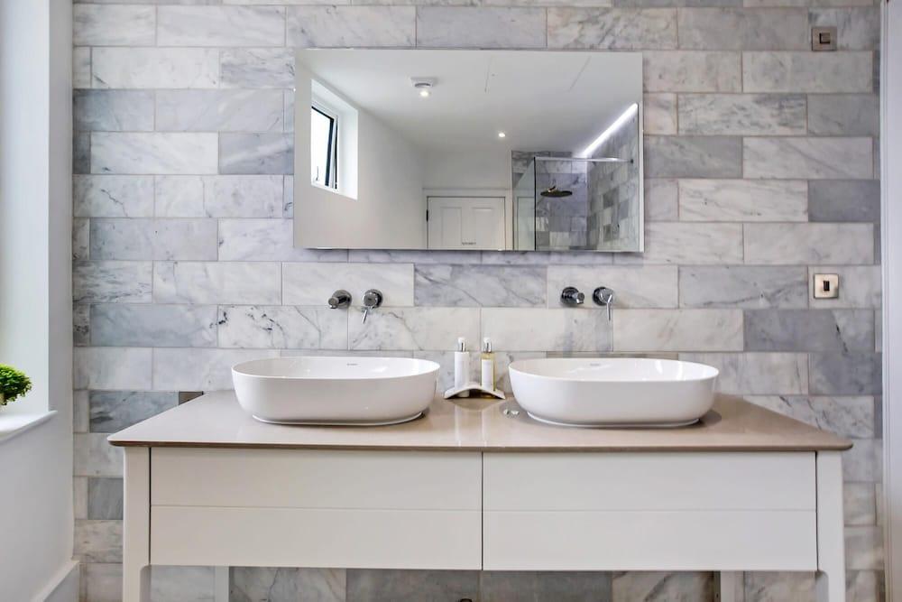 The Penthouse - With 360 Private Terrace Views of the Cathedral and Exeter City