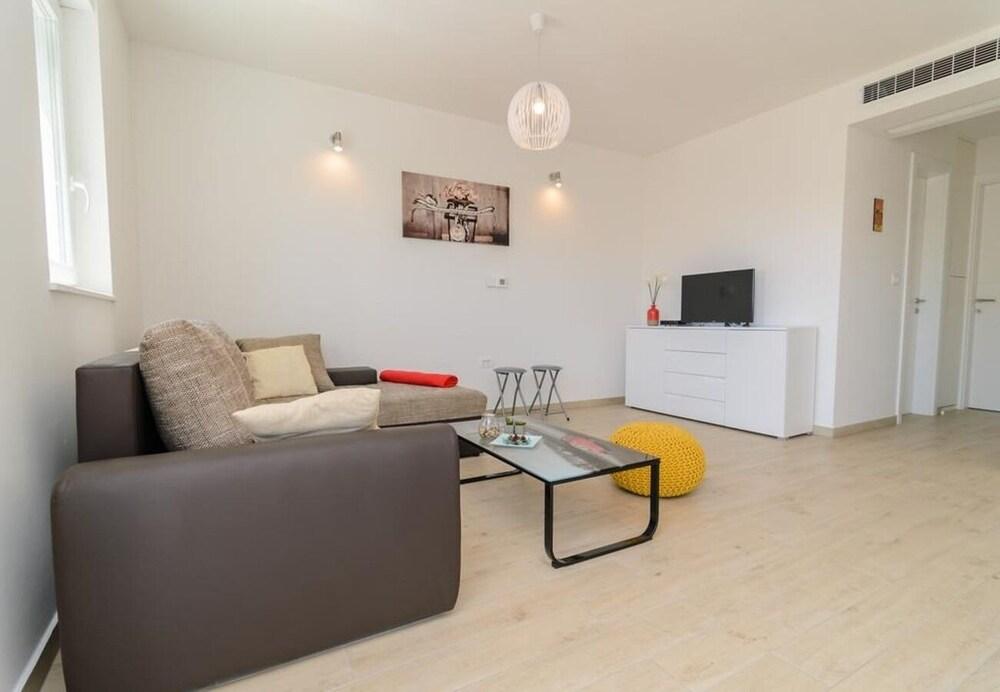 Mali Princ - Modern and Comfortable - A2