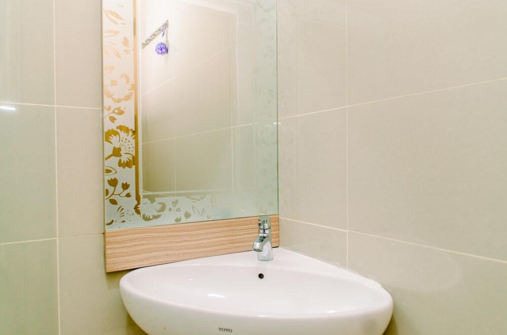 Modern And Comfy Studio Apartment At B Residence