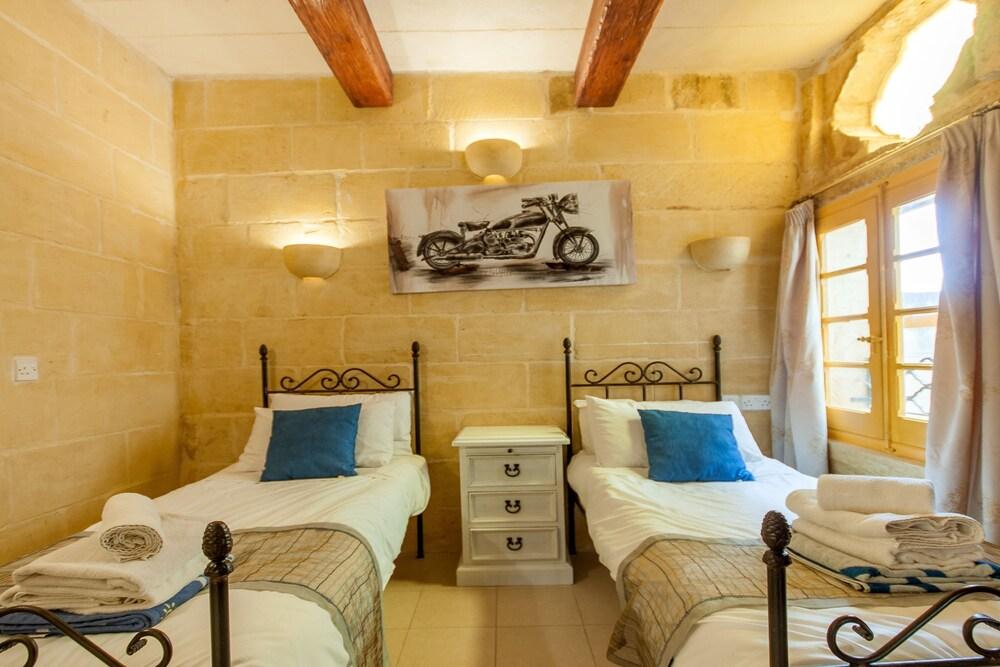 Gozitan Farmhouse With Pool - PP 4
