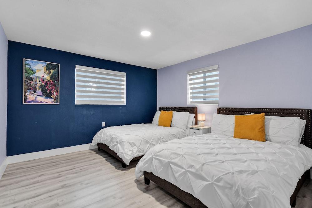 Hollywood Hills House w Backyard-BBQ