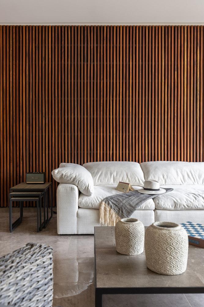 Mistiq D104 By Lockey