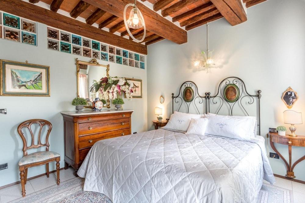 Spacious and Convenient Apartment in a 1100s Tower