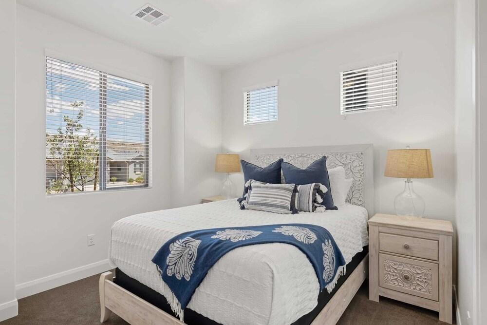 Le Blanc 365 by RedAwning