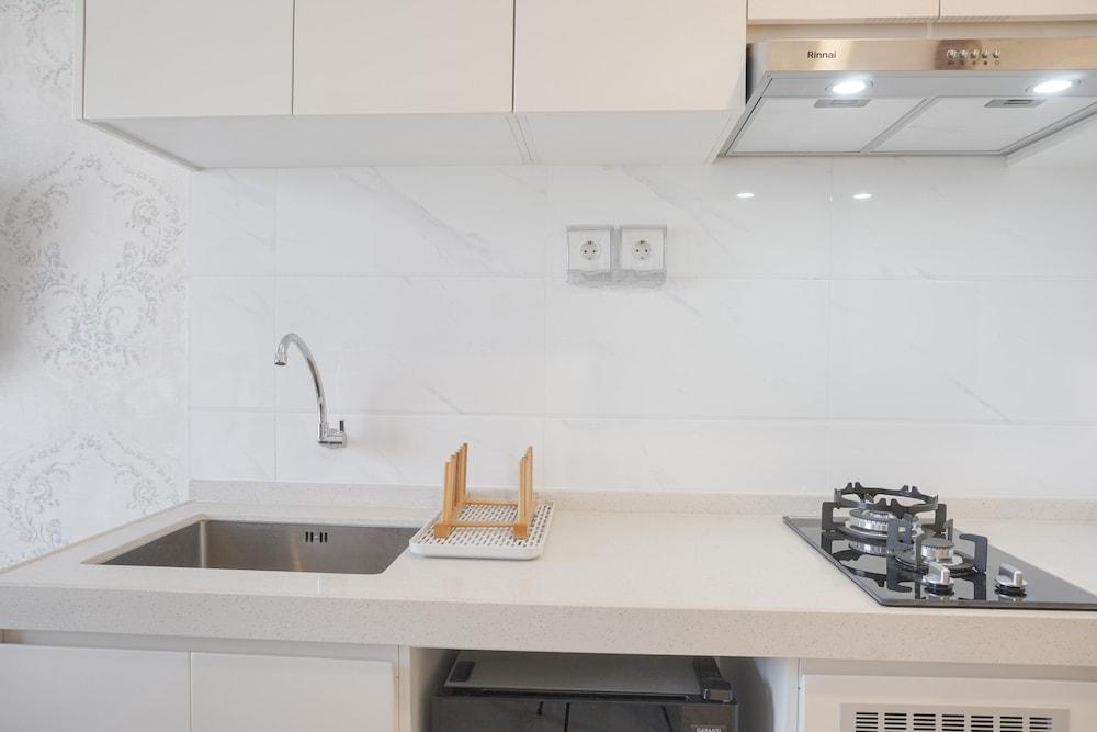 Warm And Cozy Stay Studio Apartment At Sky House Bsd