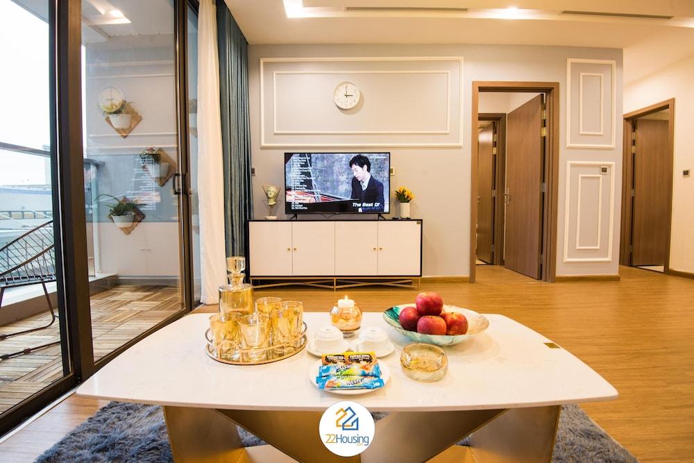 Sunny Vinhomes Metropolis Apartment