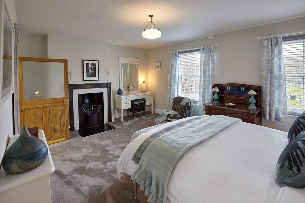 Host Stay Rose Cottage