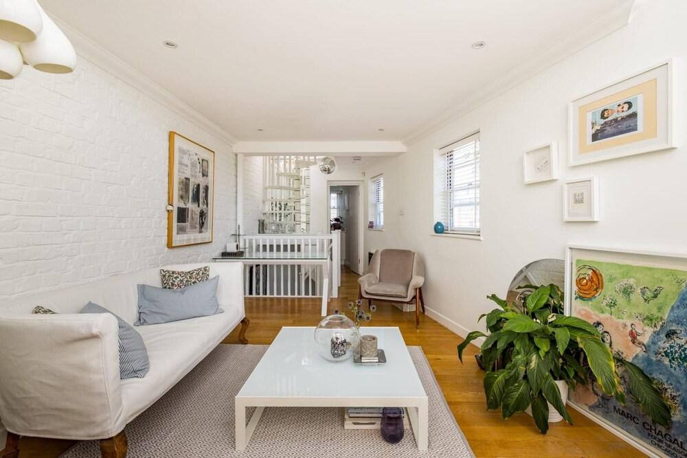 Unique Light-filled House - Primrose Hill