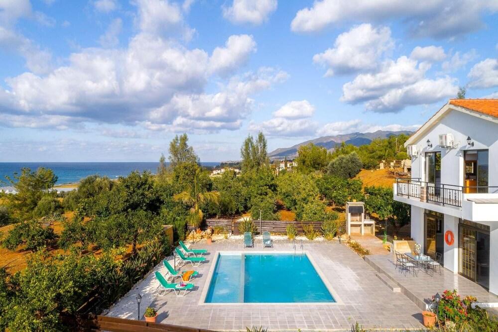Villa Adonis Large Private Pool Walk to Beach