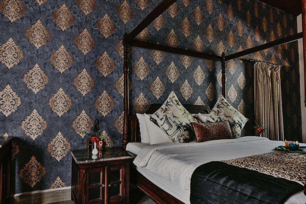 GIR LION SAFARI CAMP