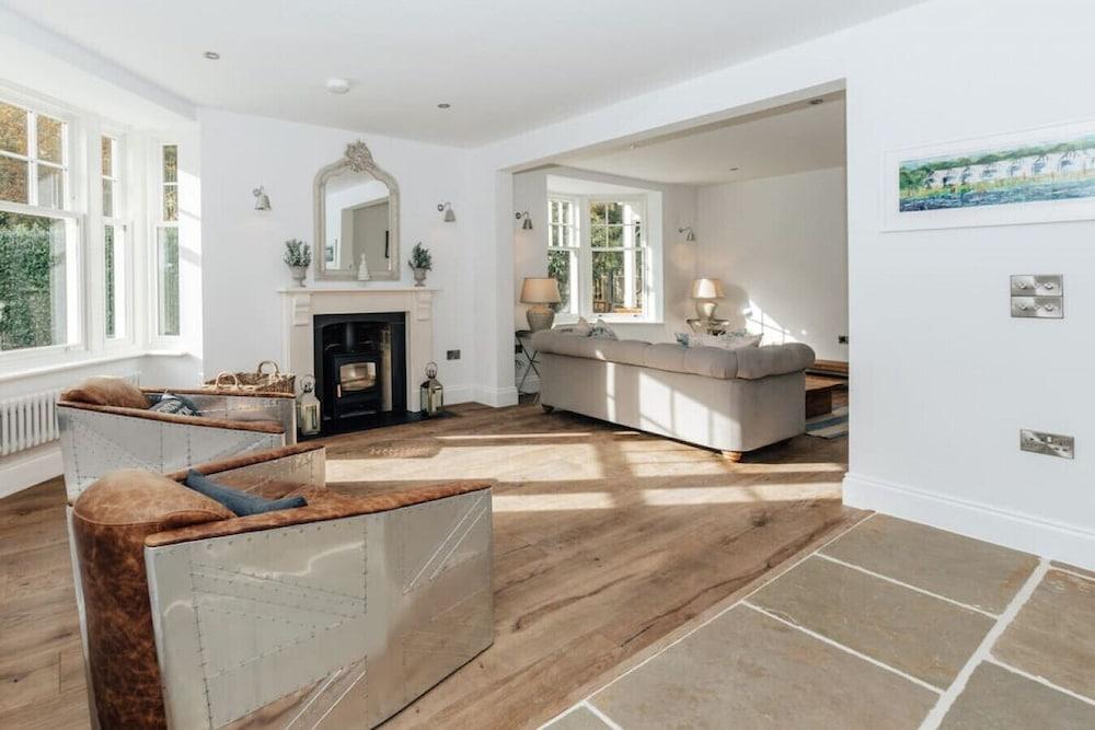 Woodvale Retreat - Sleeps 20