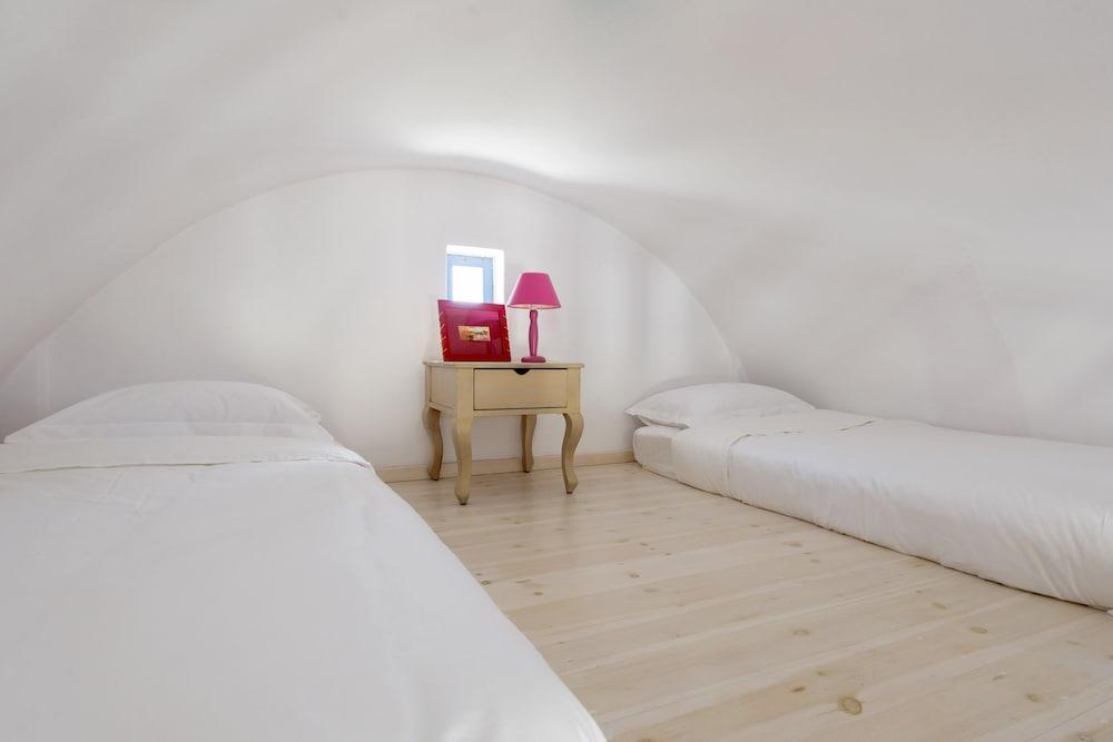 Earino Suites & Villas