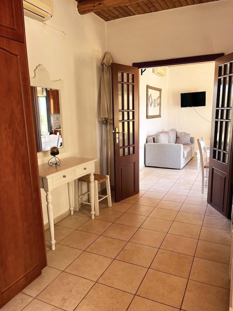 Skandalis Traditional Suites