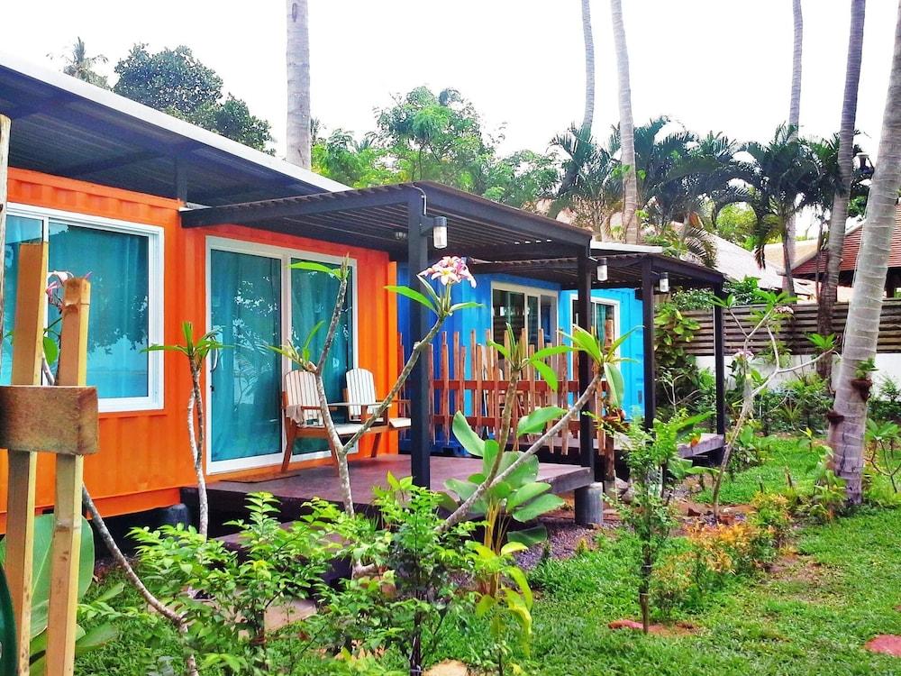 Think & Retro Cafe Lipa Noi Samui