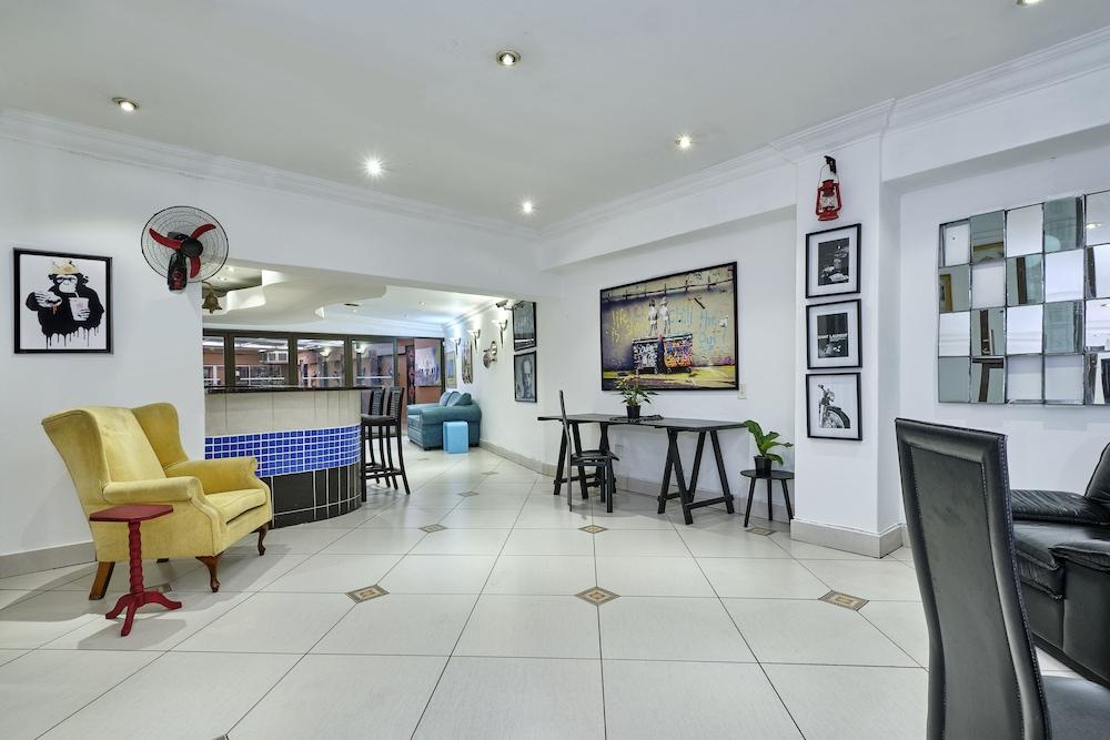 Inn & Out Sandton Park