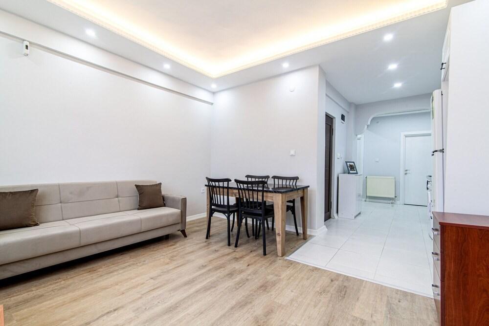 Modern Flat Close to Osmanbey Metro Station