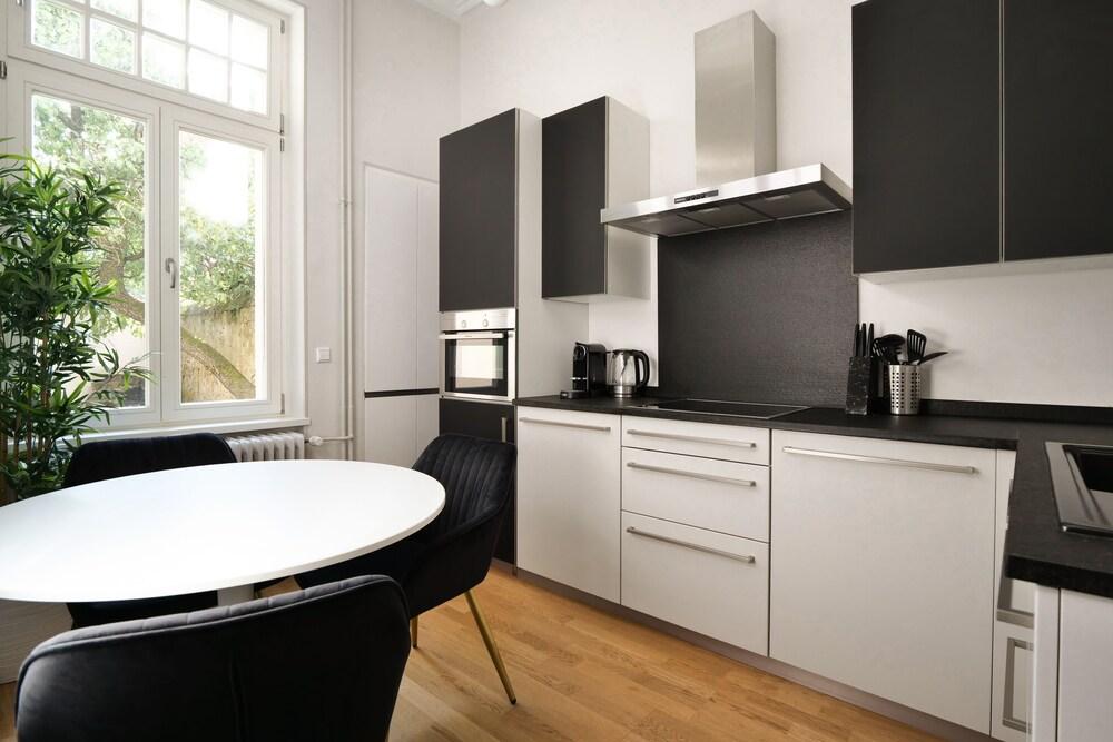 VIP Suite Apartment - 5 min walk center