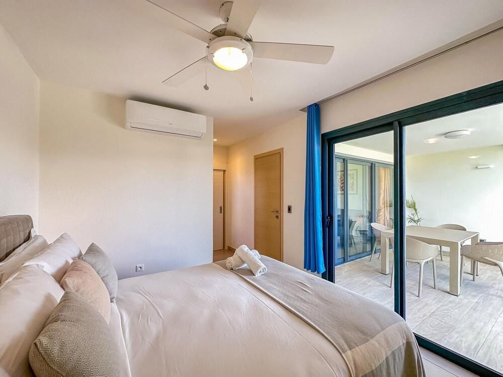 Modern Luxury Condo Close to the Beach