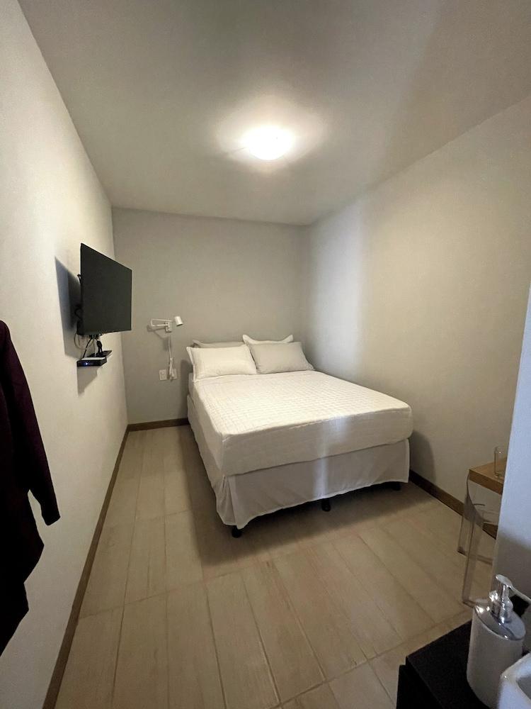 Nina´s - Juan Santamaria