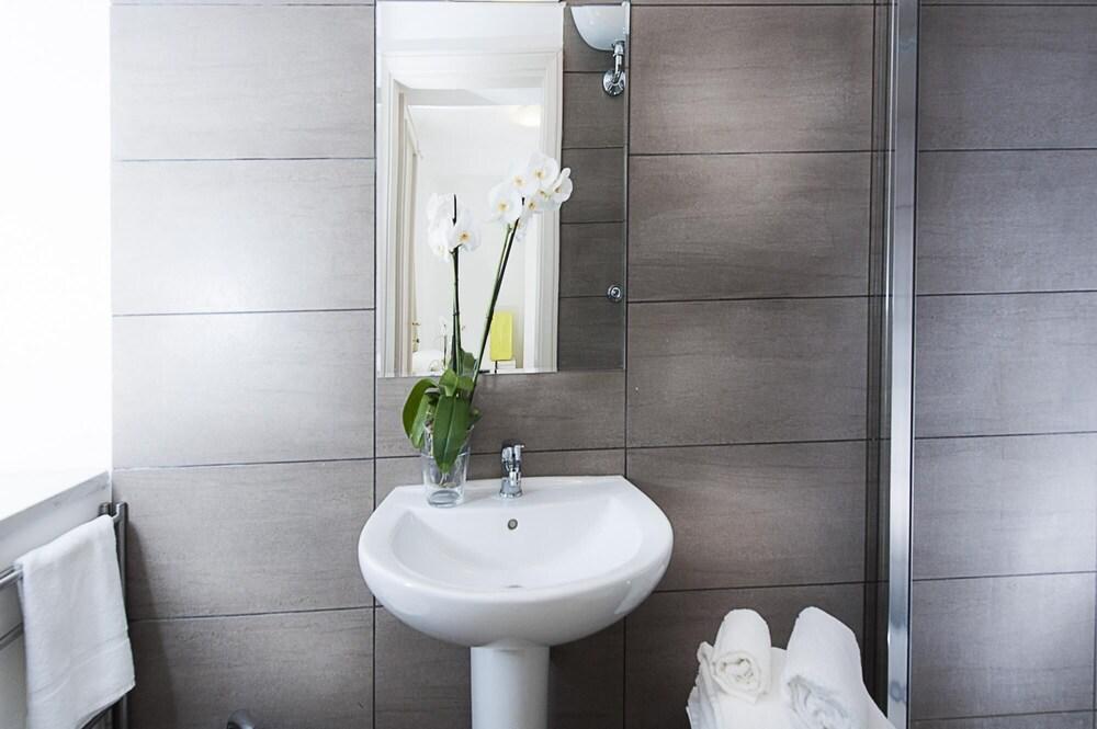 Fontana Bedroom NO Apartment